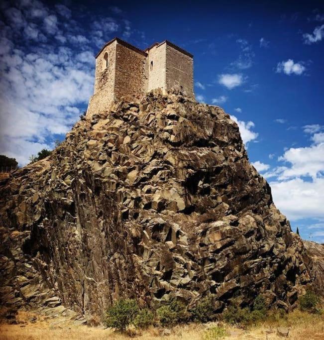 Studio Au Charme Medieval La Garde  Exterior foto